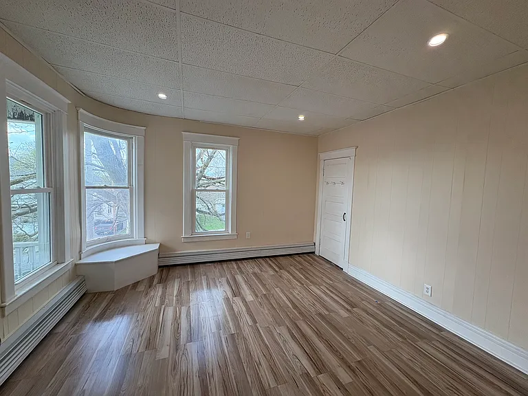 225-227 Brookside Ave — Photo 6
