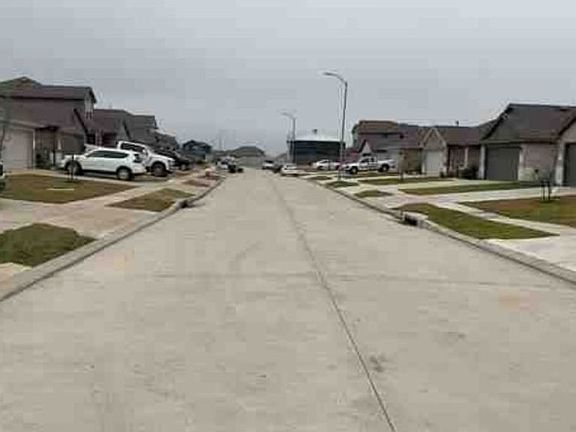 Exterior Neighborhood (street photo)