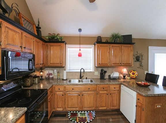5th image of 103 Edwards Ct