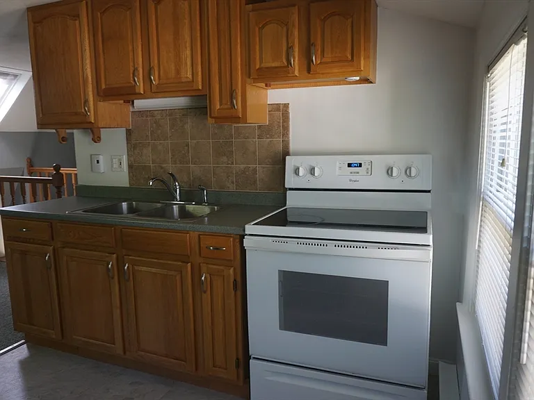 34 Fairview Ave #B — Photo 10