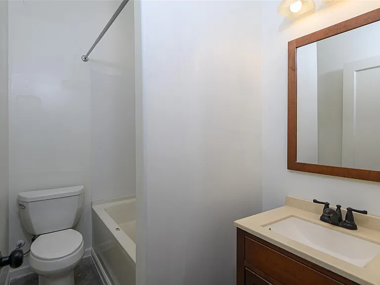 4705 Lyons Ave #2 — Photo 4