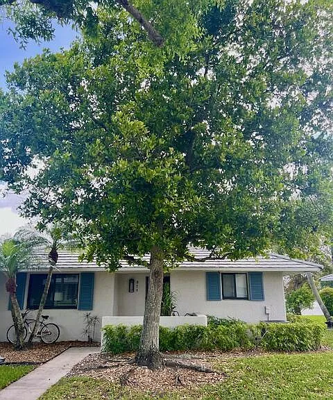 311 Club Dr — Photo 1