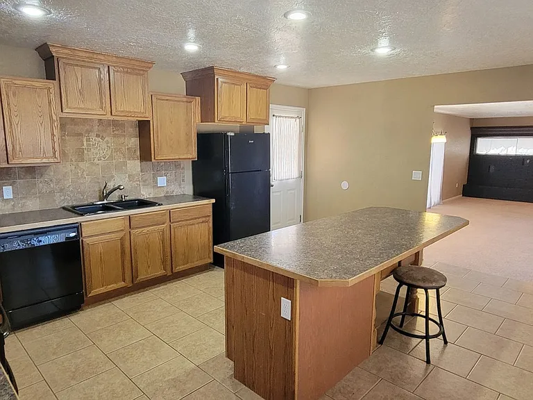 1515 S Abilene Ave — Photo 6