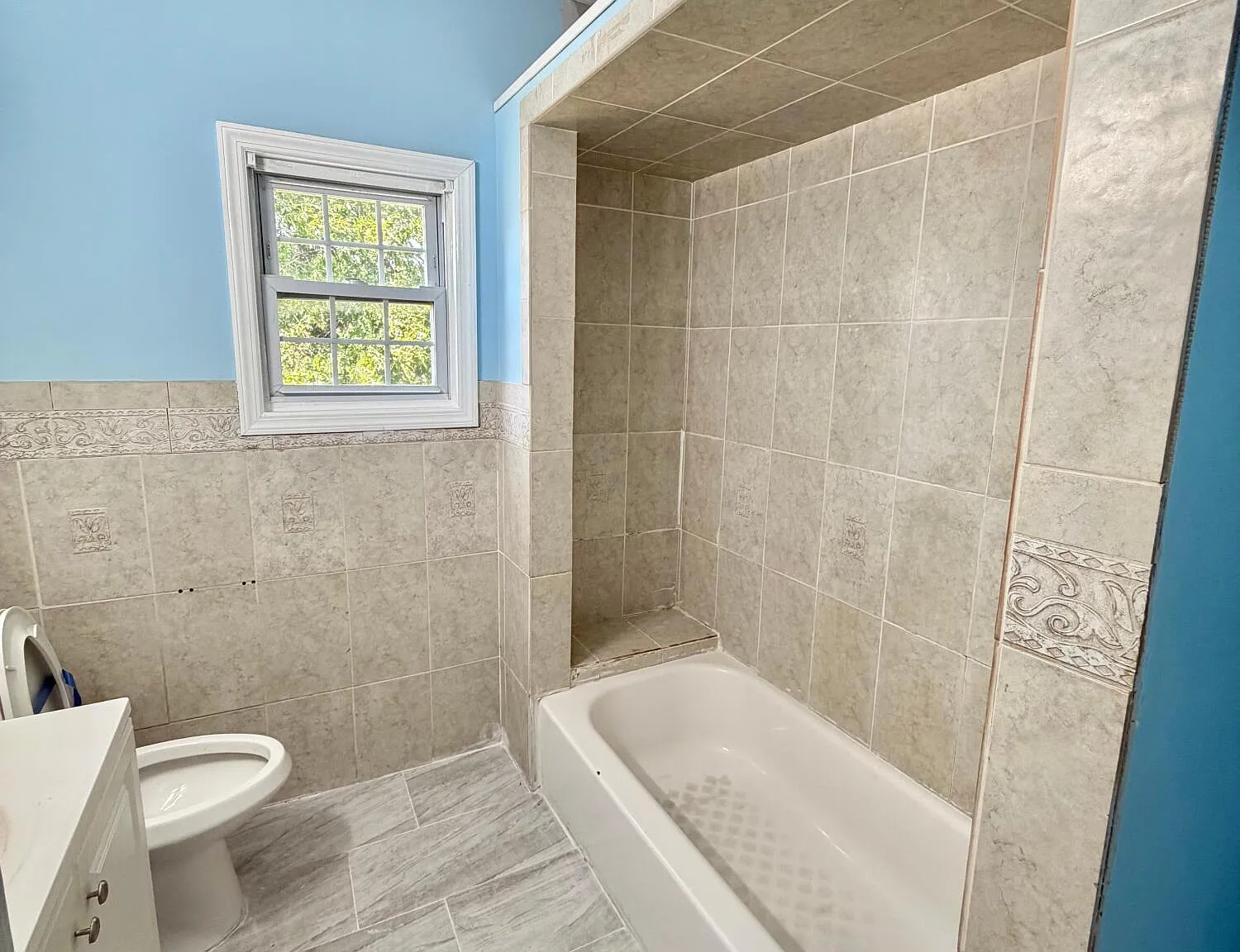 4 bed, 2214 sqft, $3,200 — Photo 4
