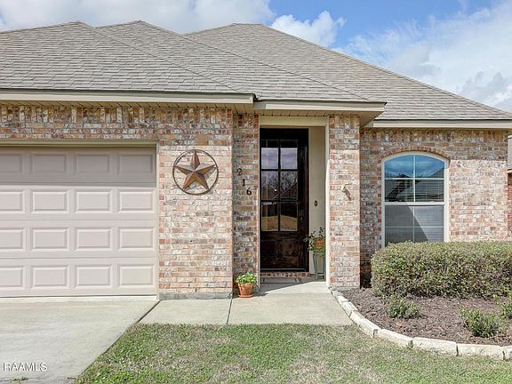 3rd image of 216 Wisteria Bend Cir