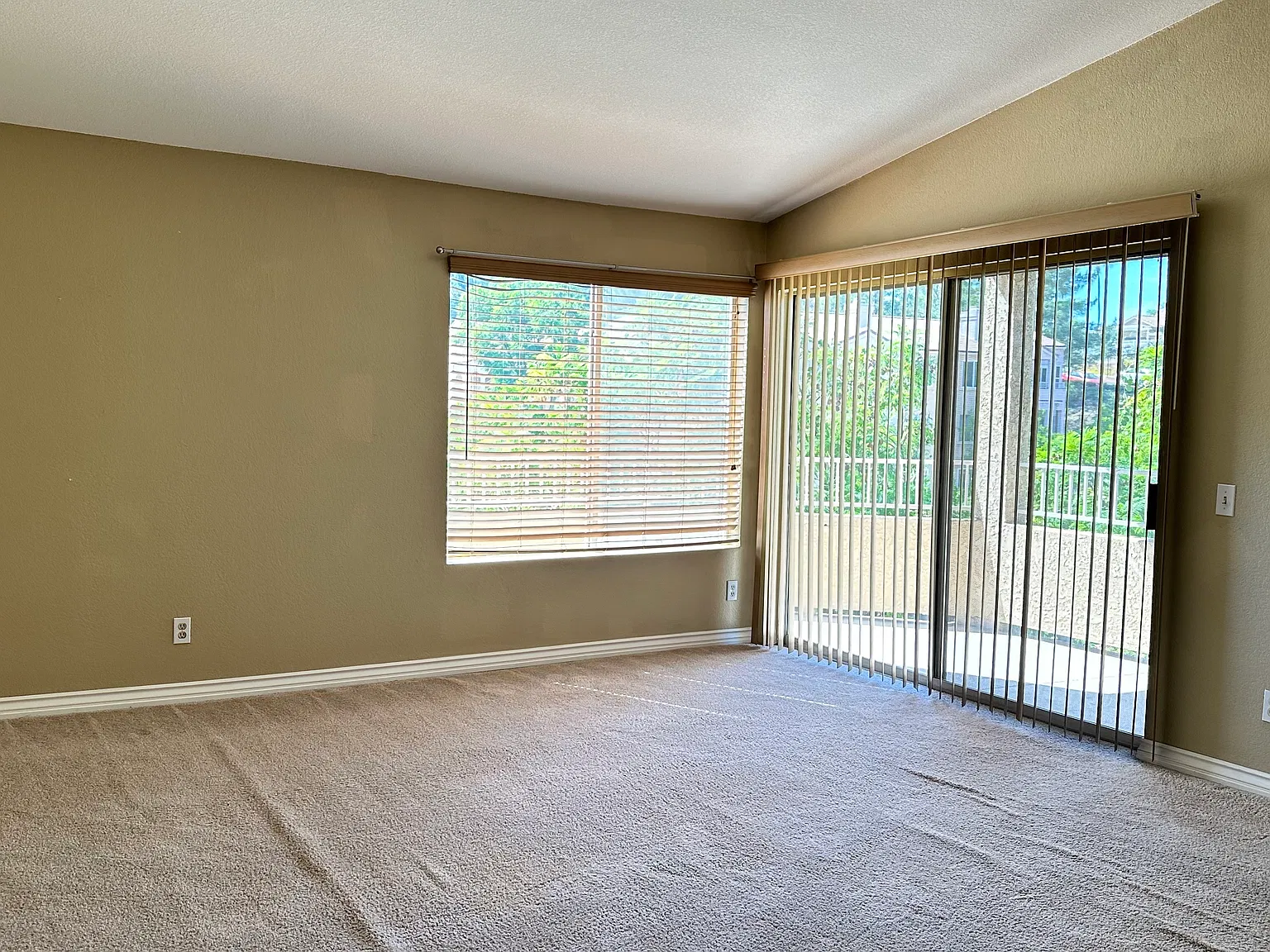 1 bed, 735 sqft, $2,095 — Photo 2