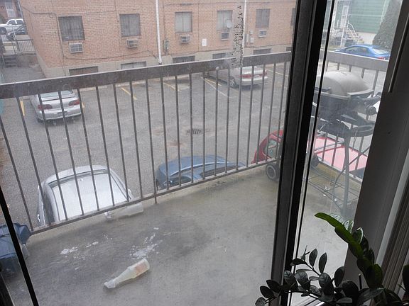 4th image of 1353 E 91st St APT 402R