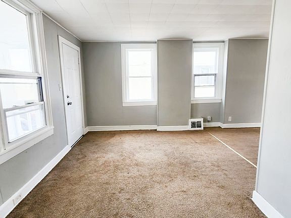 2nd image of 9216 Vineyard Ave