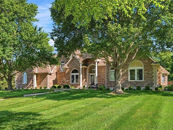 5th image of 15586 Cedar Ln
