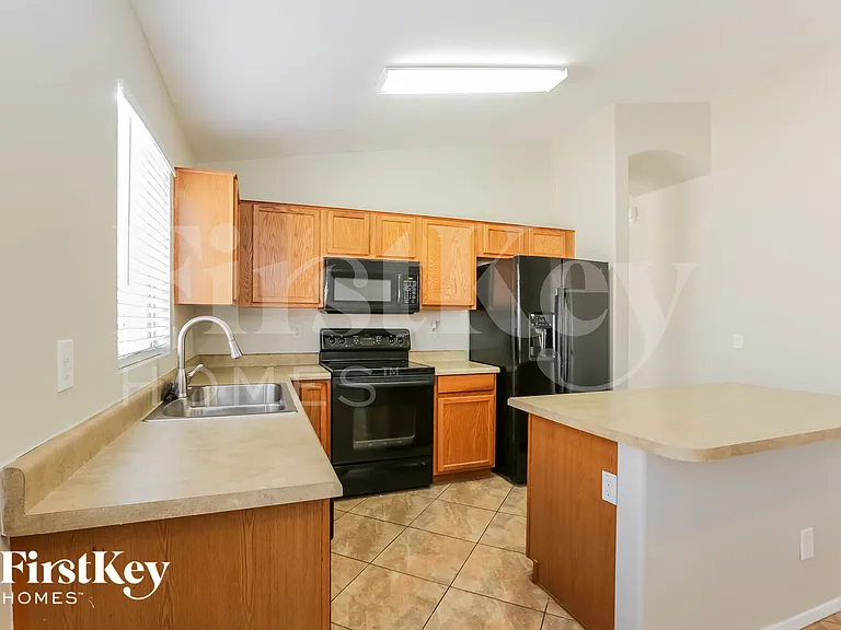 1820 S 106th Ln — Photo 6