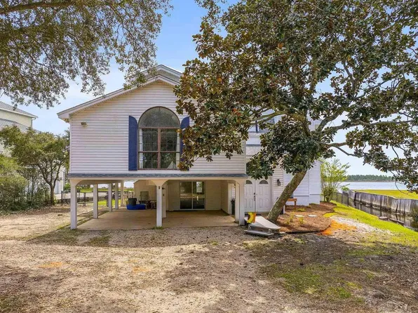 520 Parish Blvd, Mary Esther, FL 32569