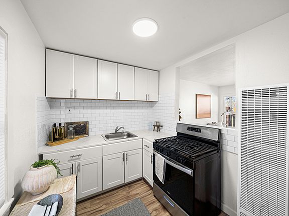 5th image of 634 Cummins Way #1