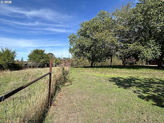 5th image of 1545 Old Town Loop Rd