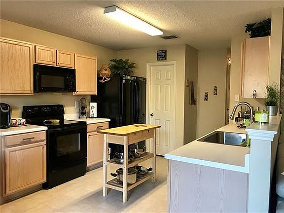 4th image of 132 Queen Annes Dr