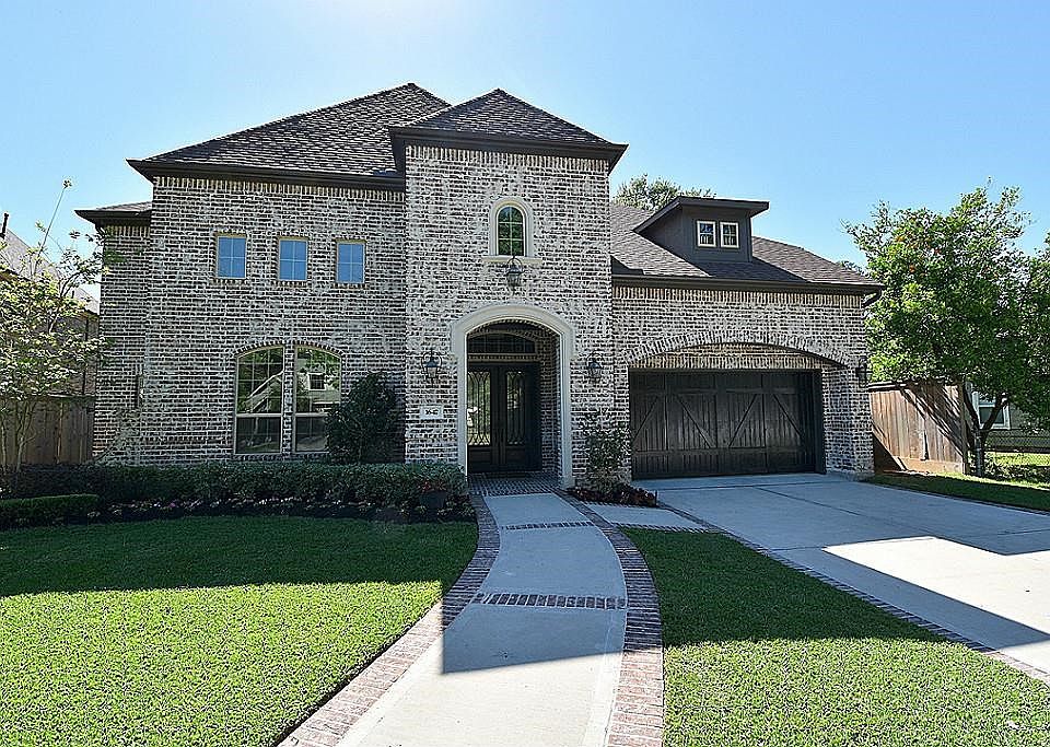 Welcome to this wonderful brick and stone elevation home (brick and stone on all 4 sides of home)