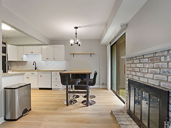 5th image of 93 Mineola Rd #93