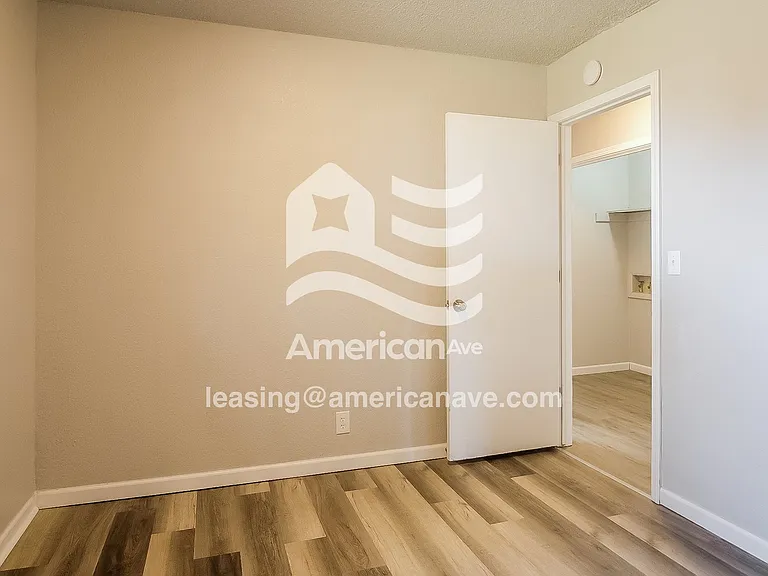 877811_011_wm_-_bedroom_13276019.jpg