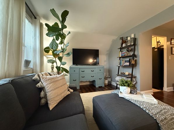 564 Saint Lawrence Ave #2