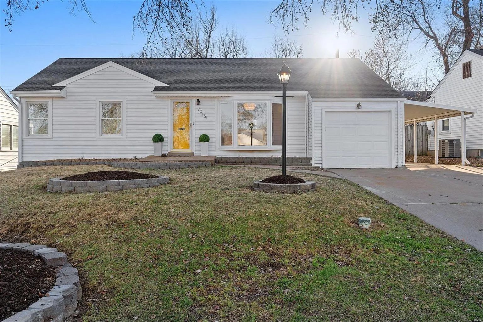 7054 Circleview Dr photo 1