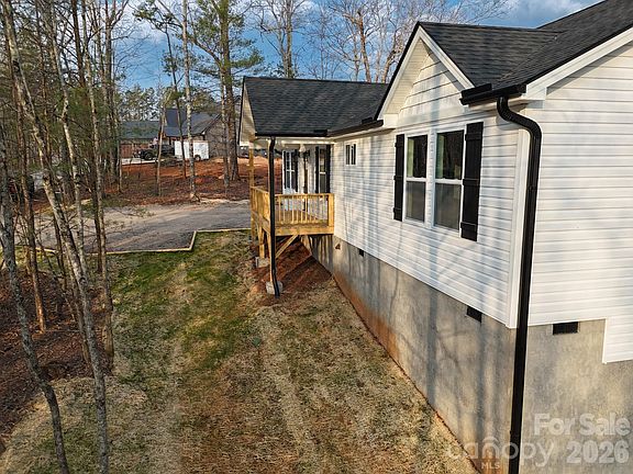 2nd image of 124 Fairfield Ln