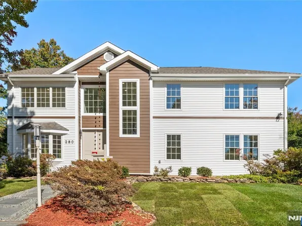 280 North Dr, River Edge, NJ 07661