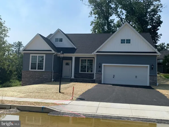 213 Granite Ln #37, Hanover, PA 17331