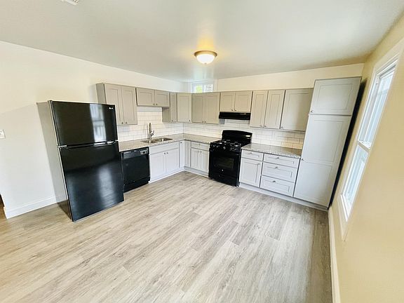 3rd image of 334 Coal St #3