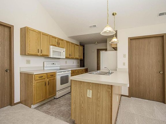 5th image of 1283 Amberlea Dr W