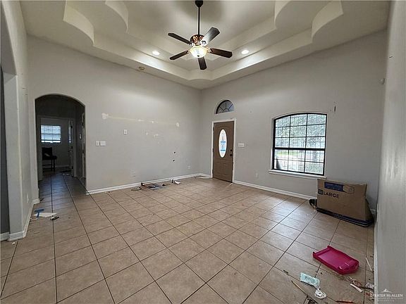 4th image of 3326 Tulipan Ave