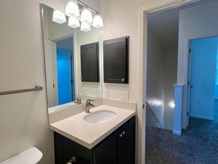 Esposti Park Apartments — Photo 11