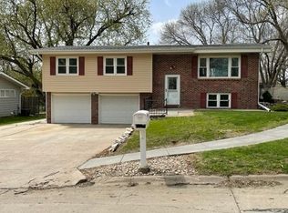 20276 Pinkney St, Elkhorn, NE 68022