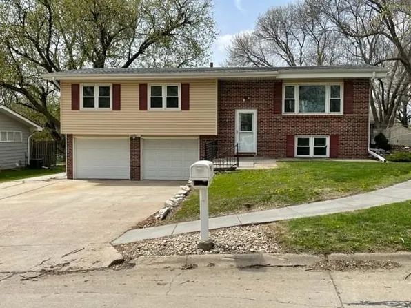 20276 Pinkney St, Elkhorn, NE 68022