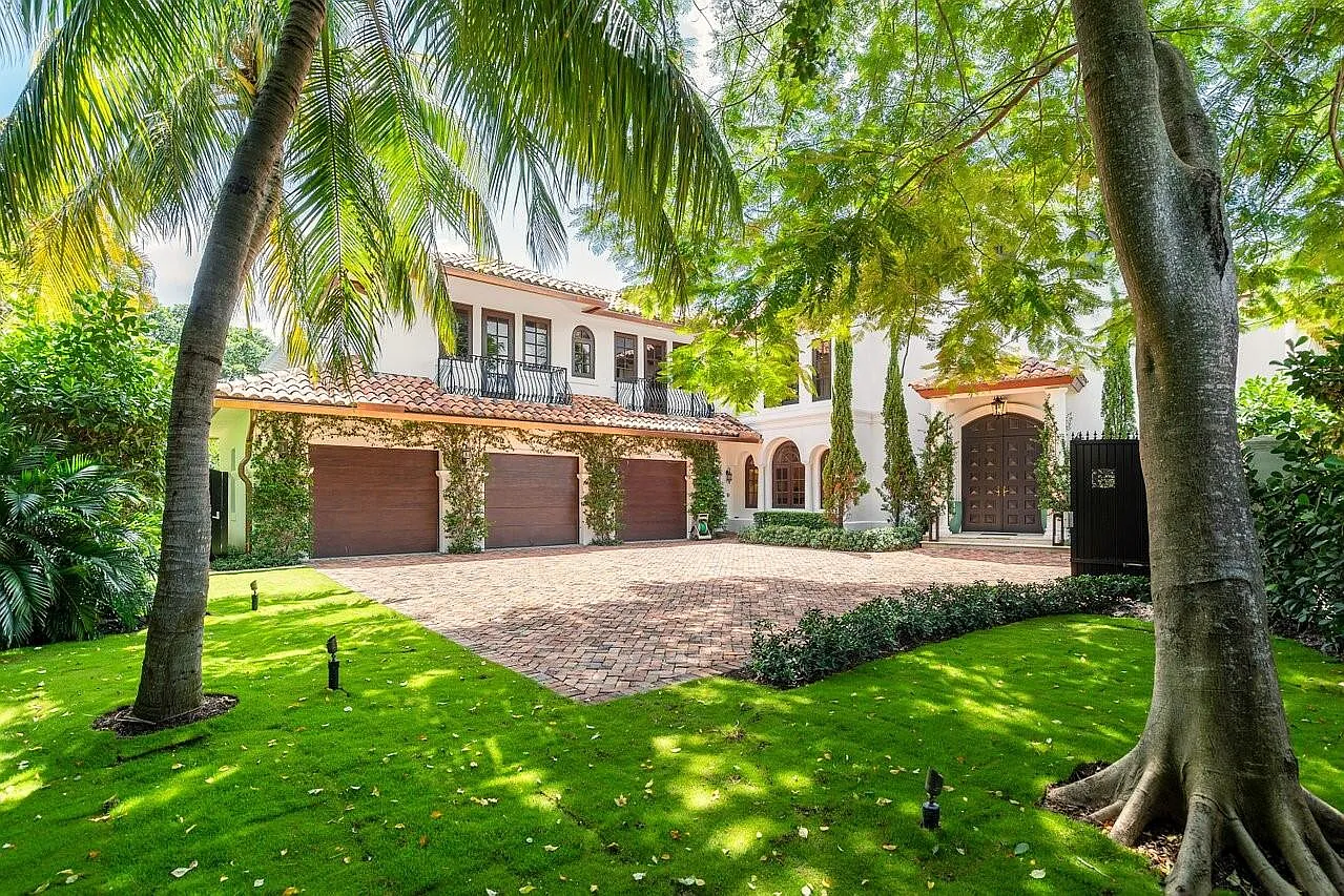 5 bed, 5.5 bath, 6000 sqft, $39,500 — Photo 1