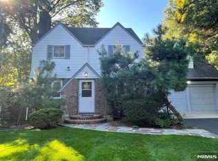 1 Grange Ct, Teaneck, NJ 07666