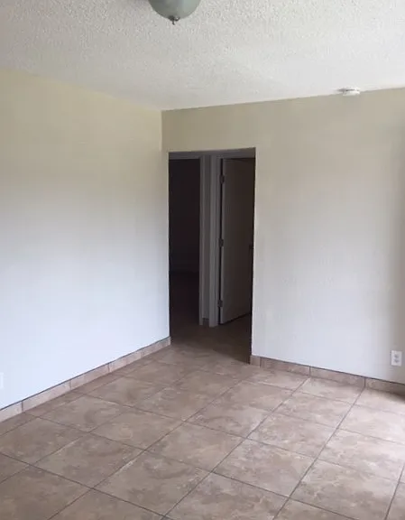2139 W Glenrosa Ave #2 — Photo 4