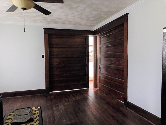 5th image of 470 W Oak St