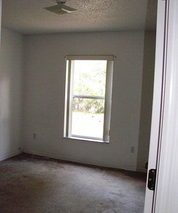 4th image of 32 Renworth Ln