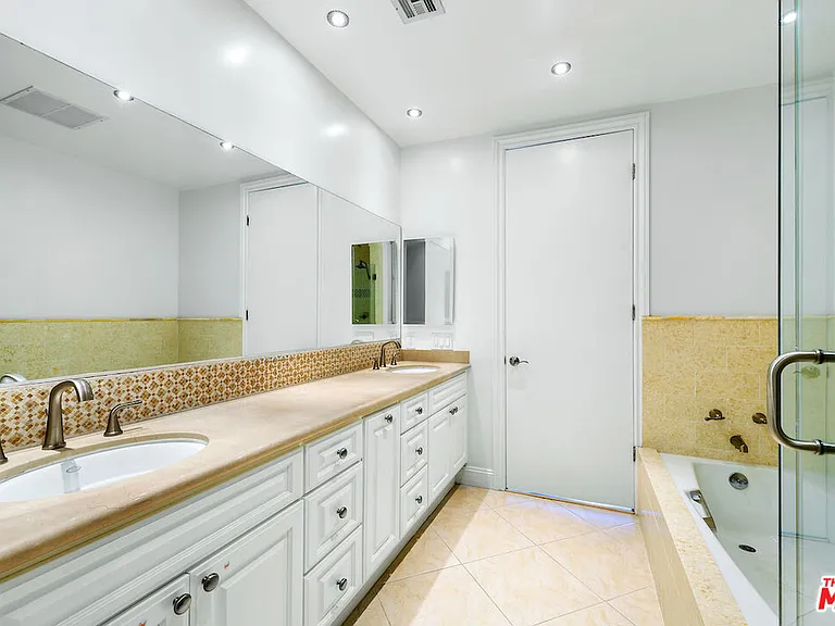 11628 Montana Ave #206 — Photo 36