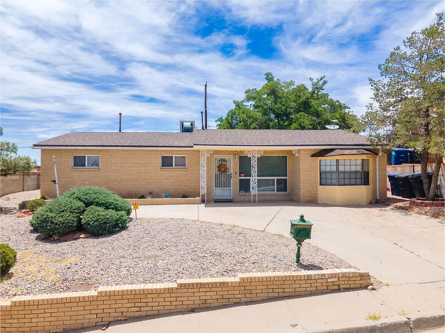 Brick Westside 2/bd 1/ba — Photo 2