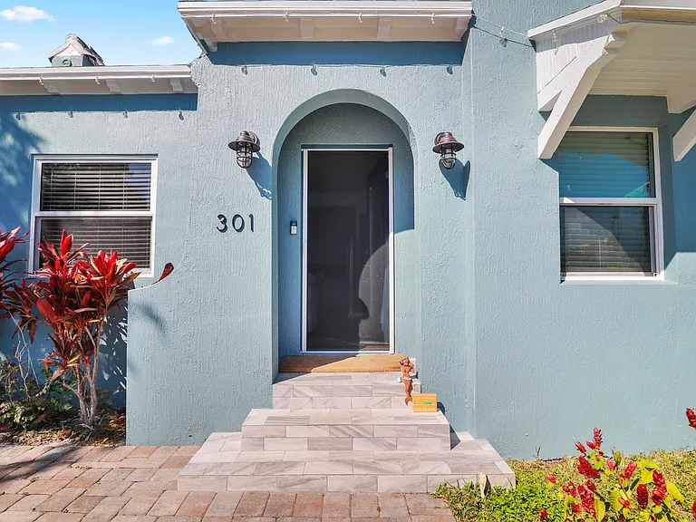 301 Hawthorne Dr — Photo 17