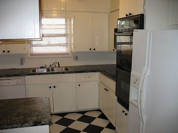 4th image of 4504 SE Ellsworth Ave