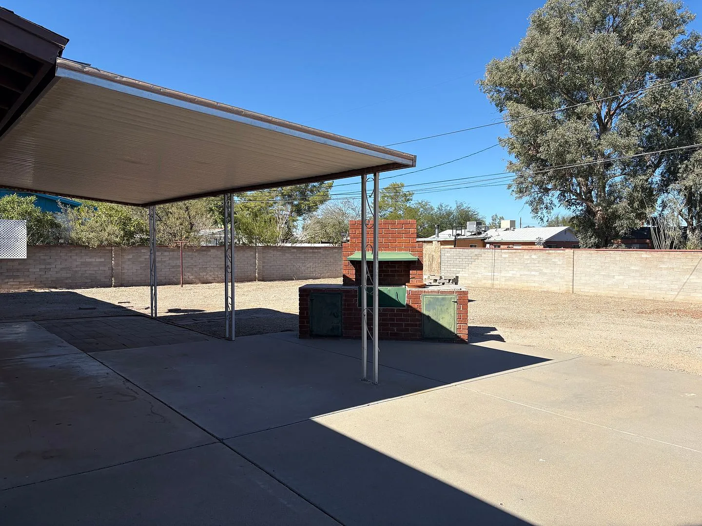 3-bedroom, 2-bathroom home with large backyard — Photo 1