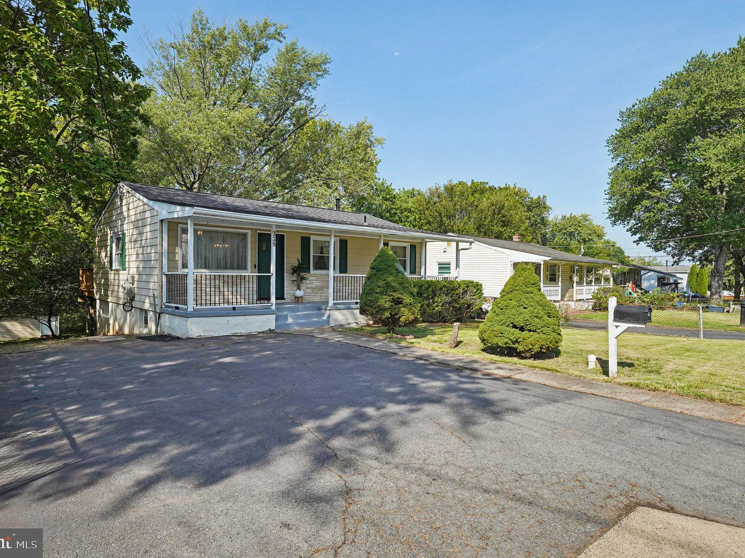 3 bed, 2.0 bath, 910 sqft, $3,000 — Photo 2