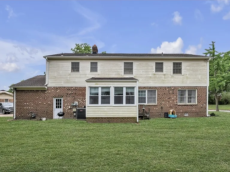 4760 Marlborough Dr — Photo 5
