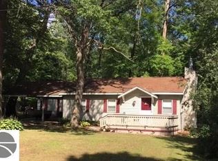 917 Oak St, Lake, MI 48632