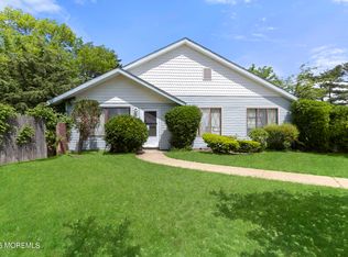 101 Williamsburg Ln, Lakewood, NJ 08701