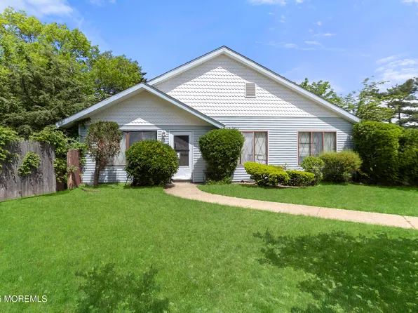 101 Williamsburg Lane, Lakewood, NJ 08701