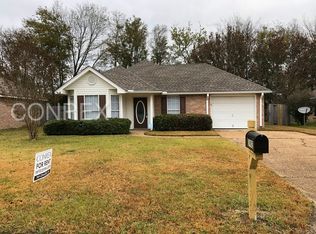 1902 Christine Dr, Jackson, MS 39272