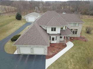 9950 Tybow Trl, Roscoe, IL 61073