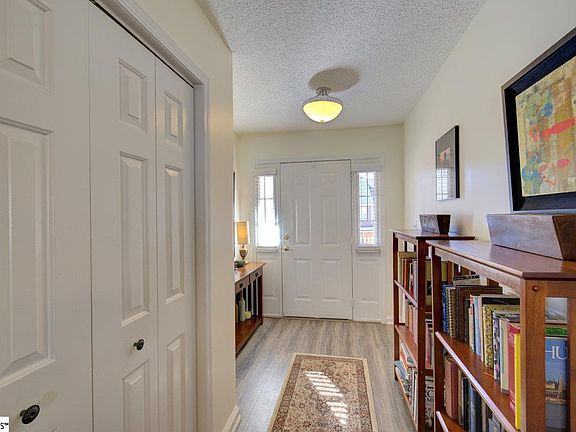 4th image of 321 Woodruff Park Ln